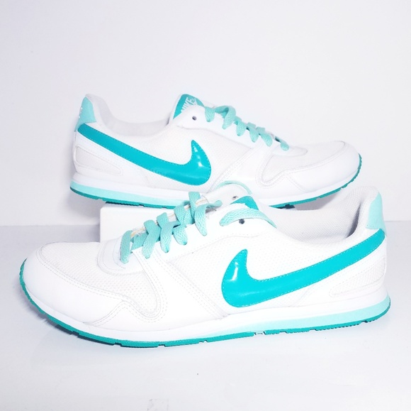 nike seafoam green running shoes